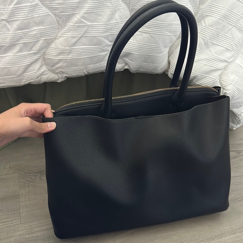 Black shoulder bag